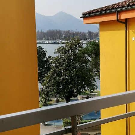 Maggiore Waterfront Retreat - Walking Distance To Everything Apartment