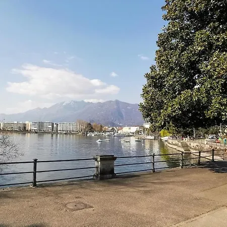 Maggiore Waterfront Retreat - Walking Distance To Everything Apartment *