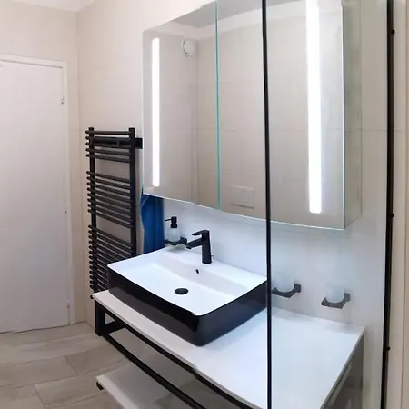 Maggiore Waterfront Retreat - Walking Distance To Everything Apartment Muralto