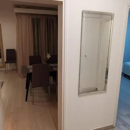 Maggiore Waterfront Retreat - Walking Distance To Everything *