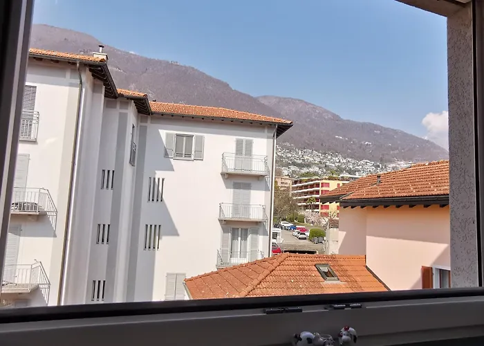 Maggiore Waterfront Retreat - Walking Distance To Everything *