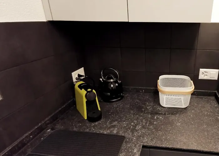 Maggiore Waterfront Retreat - Walking Distance To Everything شقة