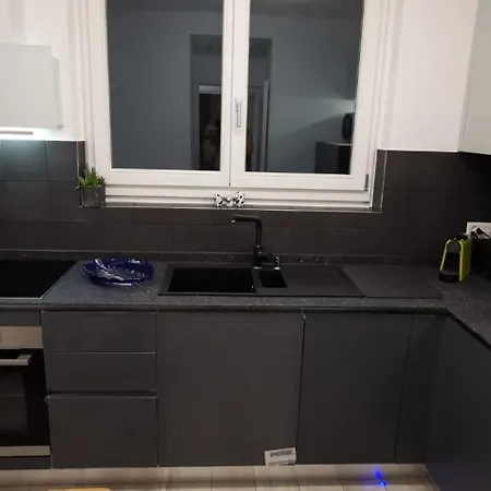 Maggiore Waterfront Retreat - Walking Distance To Everything Apartment *