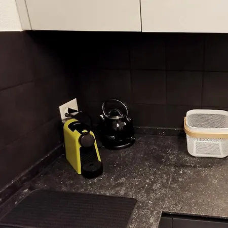 Maggiore Waterfront Retreat - Walking Distance To Everything Apartment