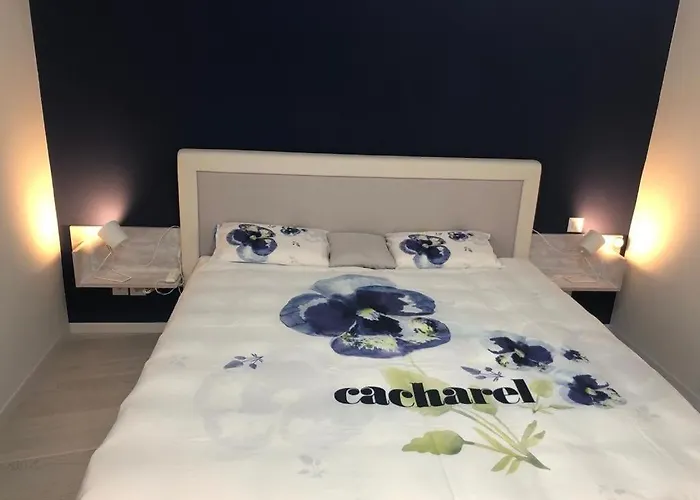 Maggiore Waterfront Retreat - Walking Distance To Everything *