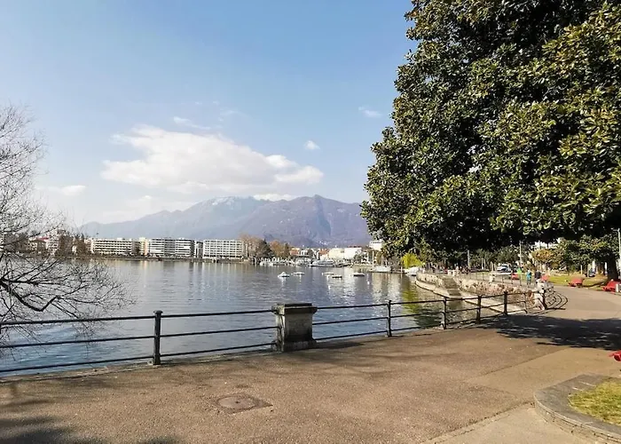 Maggiore Waterfront Retreat - Walking Distance To Everything Apartment *